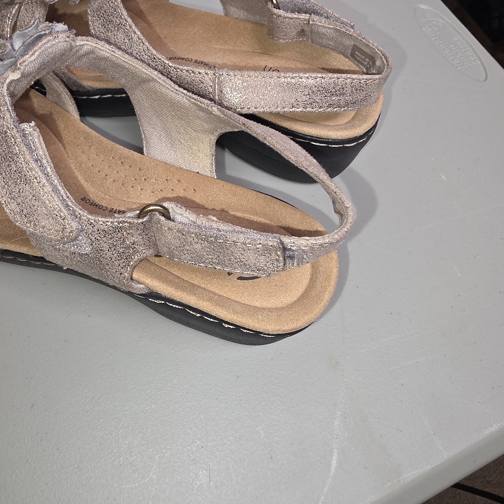 Clarks Collection Women’s Floral T-Strap Sandals in Metallic Taupe - Picture 9 of 10